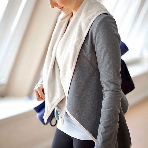 Lululemon Presence of Mind Wrap - Picture 2 of 13